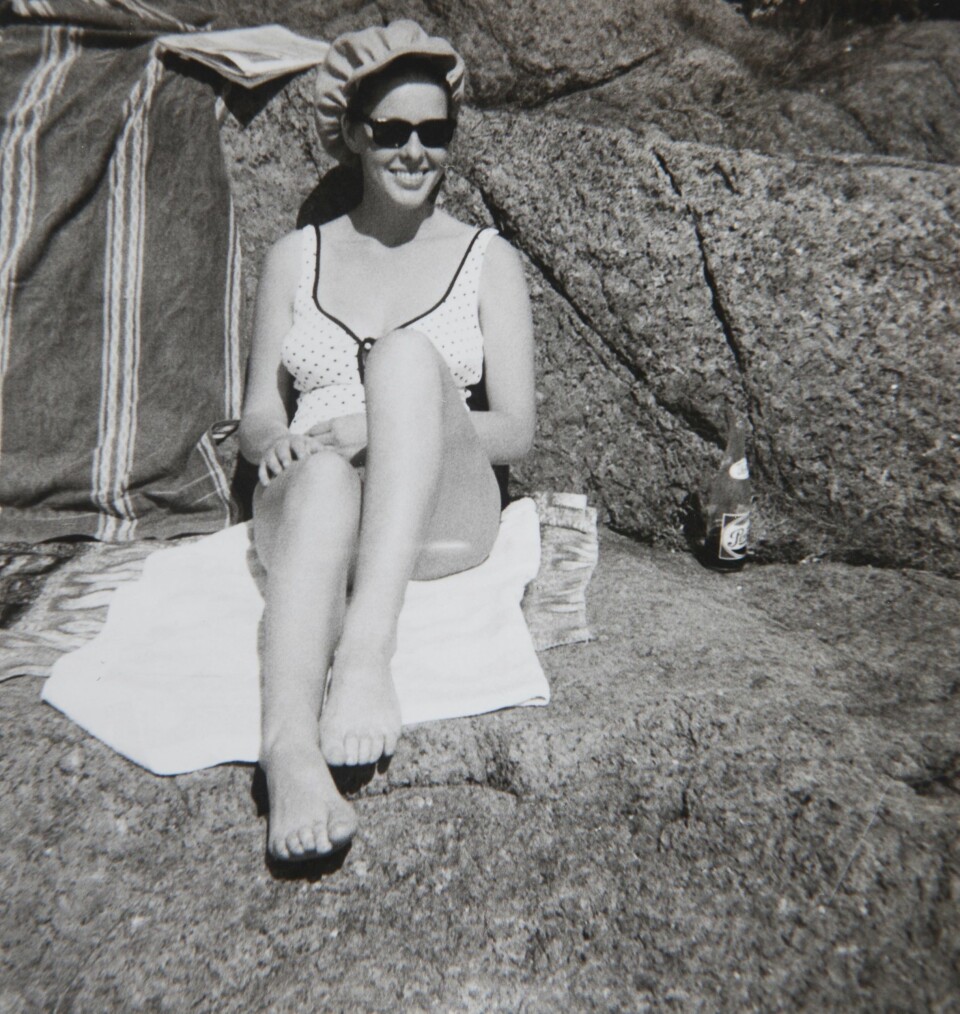 Minnet om mor: Anitas mamma var bipolar, og tok sitt eget liv da Anita var 21 år. Hun husker henne som varm, følsom og kjærlighetsfull. – Vi er veldig like, har samme smil og er begge nattmennesker. Når jeg får sitte sent oppe med kaffen, røyken og skrivingen, slik mamma pleide å gjøre, da storkoser jeg meg, sier Anita.