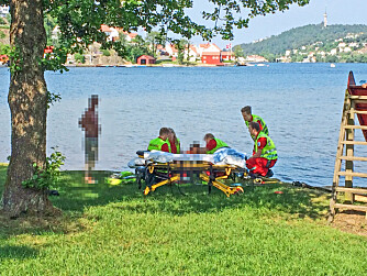 DRAMATIKK: Ambulanse er tilkalt til Hisøya rett utenfor Arendal. Eros er lagt på båre. Han er i dødens grenseland ...