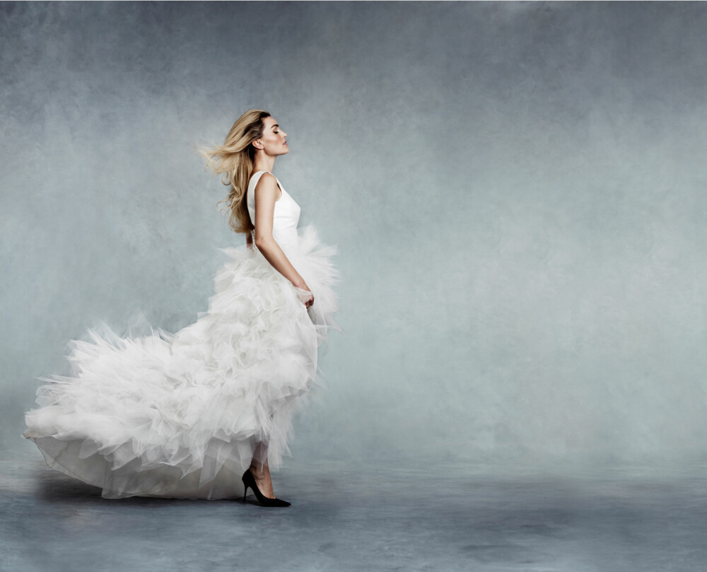 HAORA: «Haora» kjole fra Cymbeline hos Diin, kr 16 900. Giftering i gult gull fra Tesori Diamanter, kr 4000. Sko fra Jimmy Choo hos Høyer Luxury, kr 3799. HAORA: «Haora» kjole fra Cymbeline hos Diin, kr 16 900. Giftering i gult gull fra Tesori Diamanter, kr 4000. Sko fra Jimmy Choo hos Høyer Luxury, kr 3799.