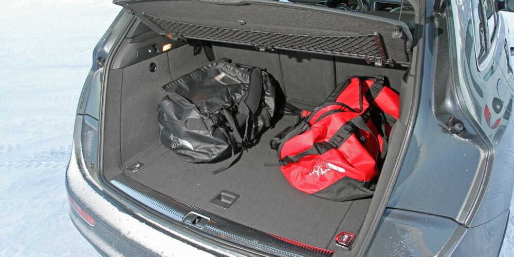 BEST I BAKSETET: Bagasjerommet i Q5 er hakket snauere enn X3 sitt, men plassen i baksetet er best i Q5. FOTO: Petter Handeland BEST I BAKSETET: Bagasjerommet i Q5 er hakket snauere enn X3 sitt, men plassen i baksetet er best i Q5. FOTO: Petter Handeland