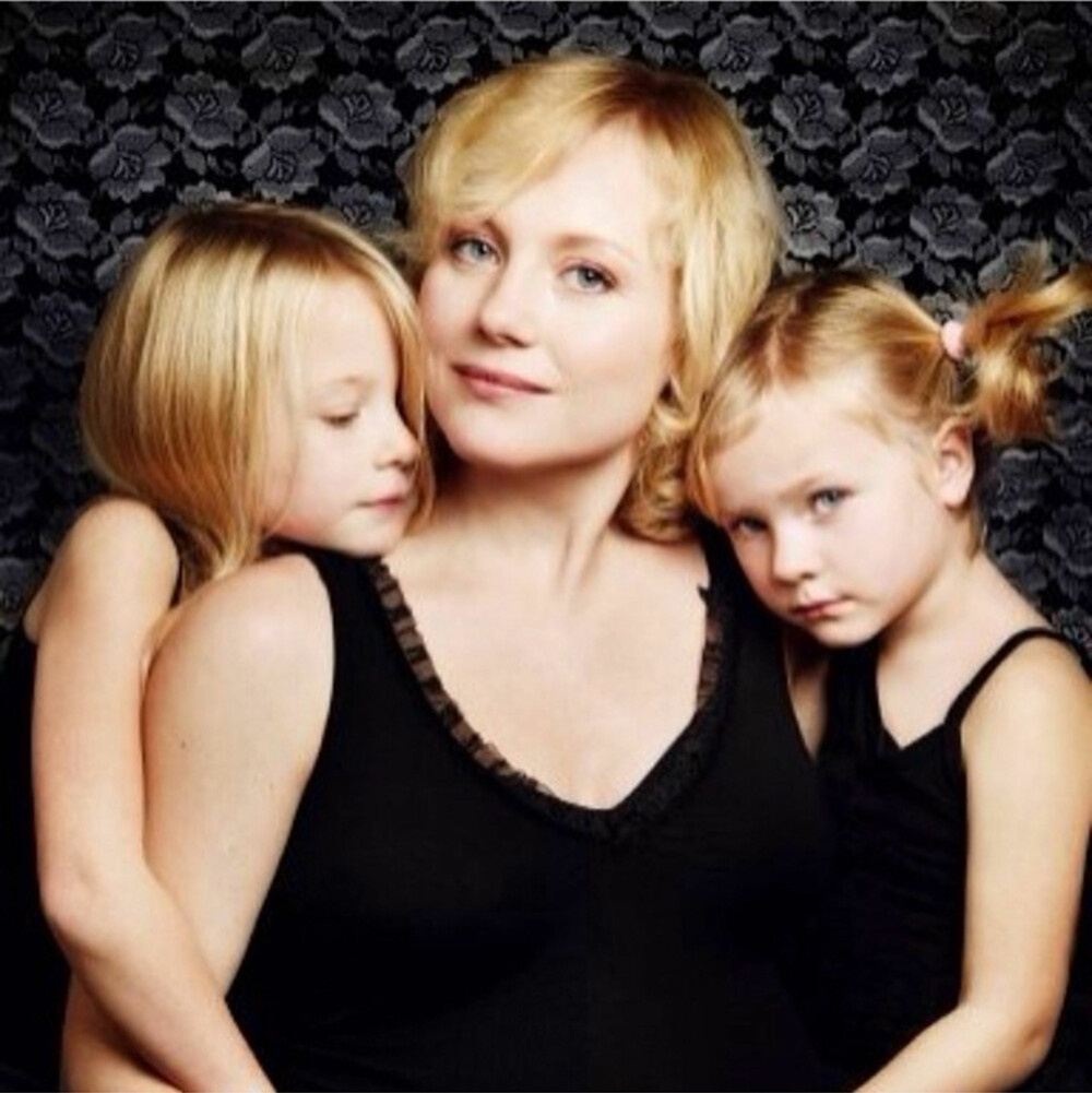 DØDSSYK: Bildet fra Heddas Instagramkonto, tatt til magasinet Mamma i 2006. Her er hun 
gravid med tvillinger og dødssyk av en voksende hjernesvuilts – uten å vite om det. Foto: Lisbeth Michelsen