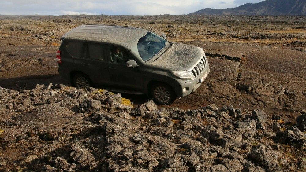 KRABBE: Ikke mange andre personbiler kan måle seg med Land Cruisers terrengegenskaper. FOTO: Martin Jansen