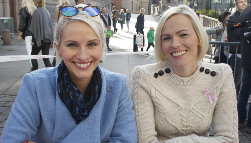 STØTTER OPP: For Anne Rimmen og Carina Olset er det en selvfølge å møte opp på Rosa lunsj for å støtte Kreftforeningen.