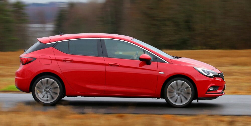 KJØREGLAD: I kompaktbilklassen er det mange velkjørende biler, og Opel Astra er definitivt en av dem. KJØREGLAD: I kompaktbilklassen er det mange velkjørende biler, og Opel Astra er definitivt en av dem.