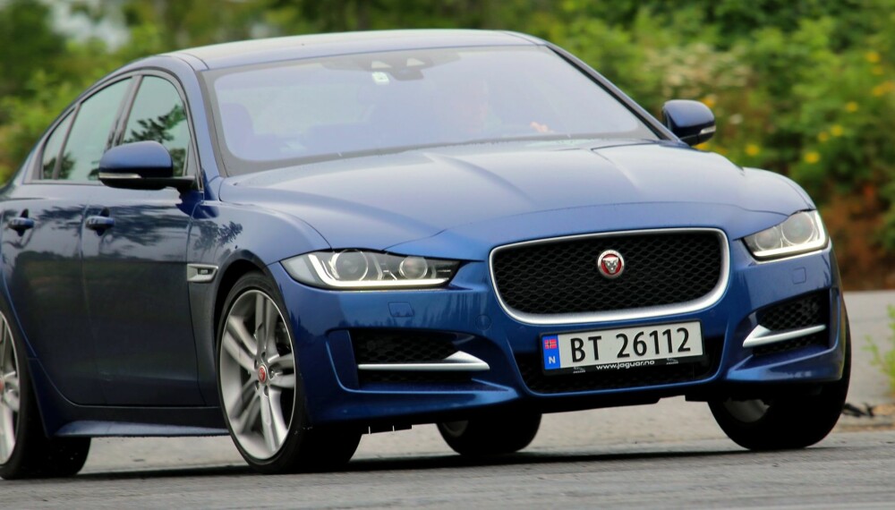 FRAMTONING: Du ser det på den. Jaguar XE er bygd for å jage biler som BMW 3-serie.