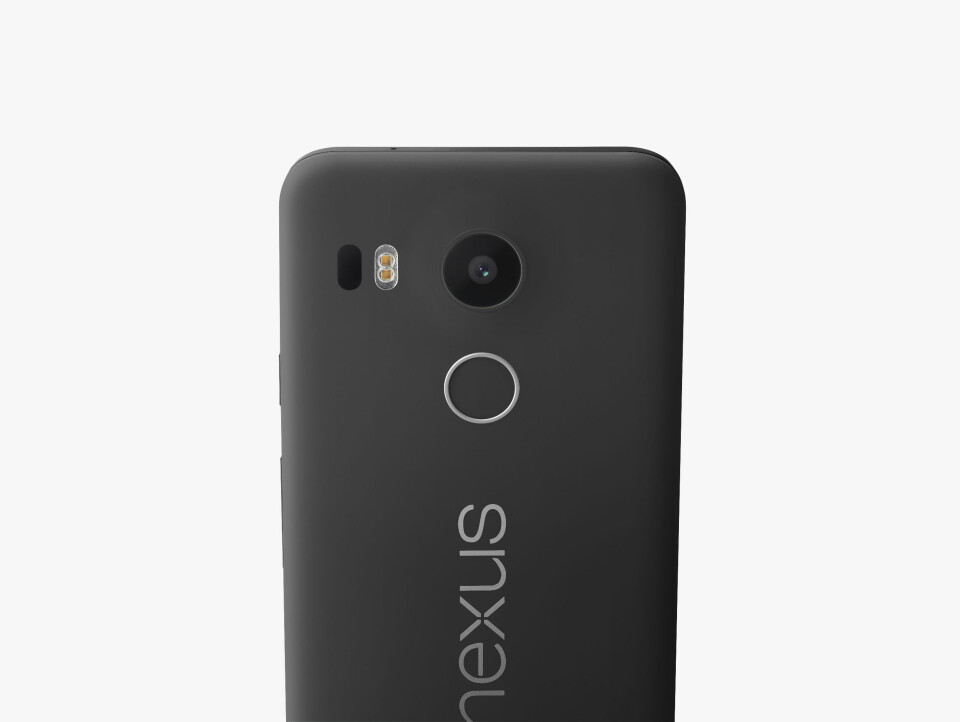 KAMERAET: LG Nexus 5X har et kamera med en oppløsning på 12,3 megapiksler og tar ganske bra bilder. bare synd at kamera-appen er litt begrenset. Under linsen ser du fingeravtrykksleseren.