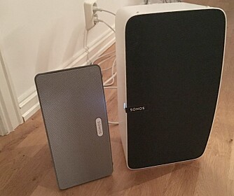 STØRRE: Sonos Play:5 er en del større enn Play:3, men er mer kompakt enn den gamle versjonen av Play:5. STØRRE: Sonos Play:5 er en del større enn Play:3, men er mer kompakt enn den gamle versjonen av Play:5.
