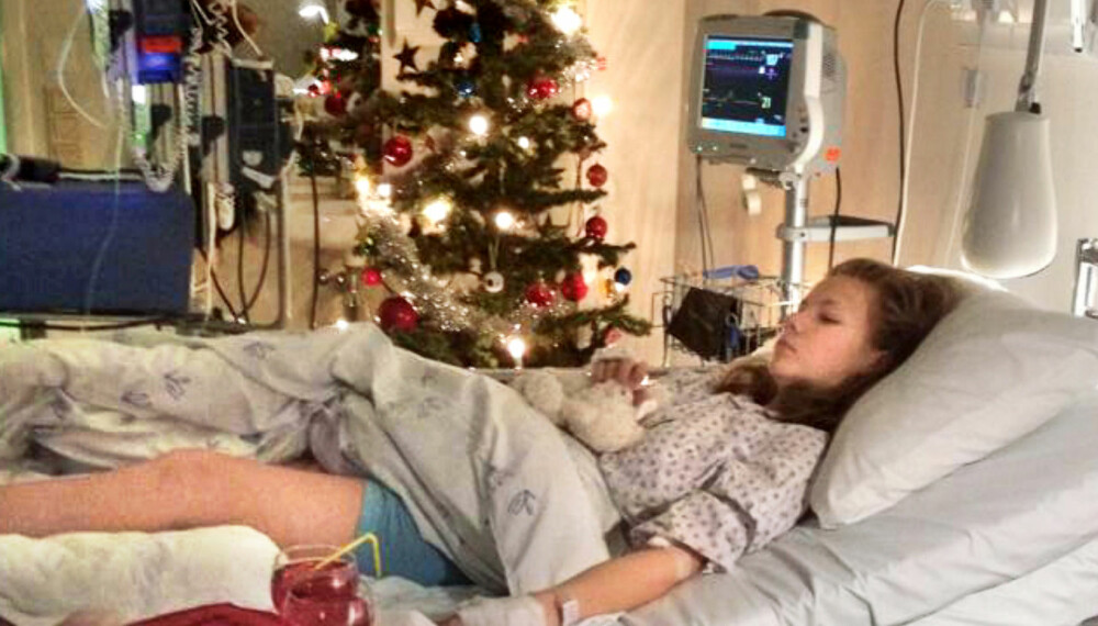 JUL PÅ SYKEHUSET: Emilie (16) feiret julaften 2014 i sykesengen på Tromsø sykehus. Hun hadde fått blodpropp i bekkenet, muligens forårsaket av p-piller.