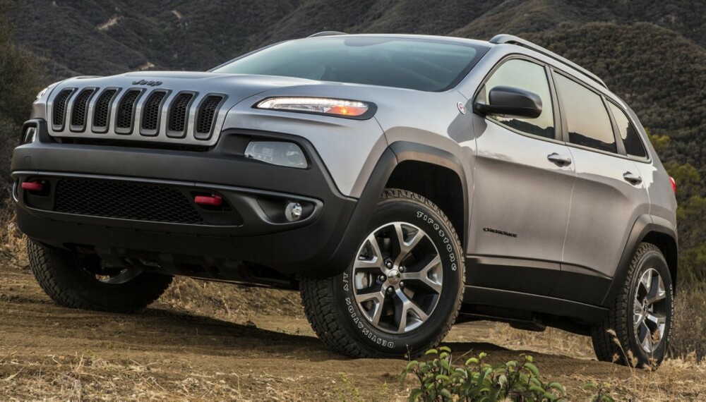 MYE BEDRE BIL: Det er litt trist at frontdesignen på nye Jeep Cherokee tar så mye oppmerksomhet, på godt og vondt, for den er blitt en veldig mye bedre bil med flotte terrengegenskaper og tonn med teknologi til tøffingene. FOTO: Produsent MYE BEDRE BIL: Det er litt trist at frontdesignen på nye Jeep Cherokee tar så mye oppmerksomhet, på godt og vondt, for den er blitt en veldig mye bedre bil med flotte terrengegenskaper og tonn med teknologi til tøffingene. FOTO: Produsent