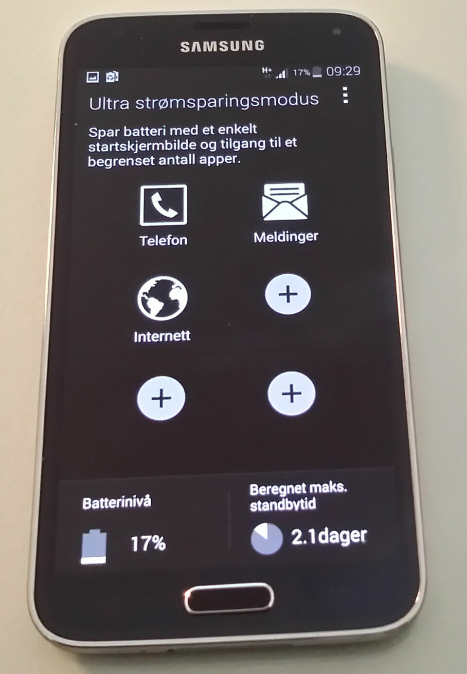 REDNINGEN: Ultra strømsparingsmodus er redningen når mobilen er i ferd med å gå tom for strøm og du trenger å kunne holde kontakten med omverdenen til du kommer til en strømkilde.