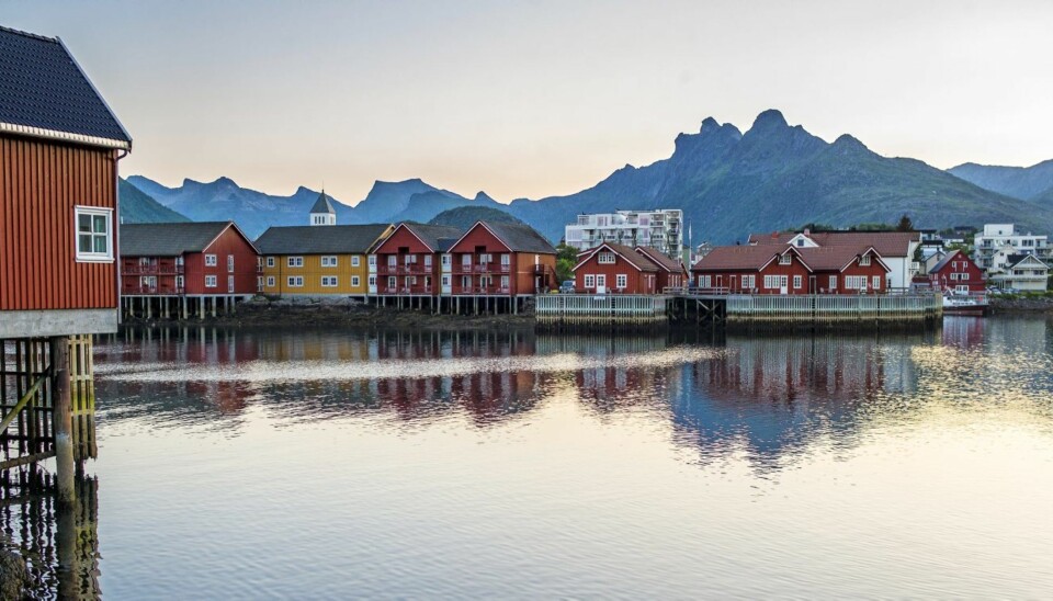 SVOLVÆR: Hovedstaden i Lofoten er vakker i kveldslyset. (Alle foto: Bjørn Moholdt)