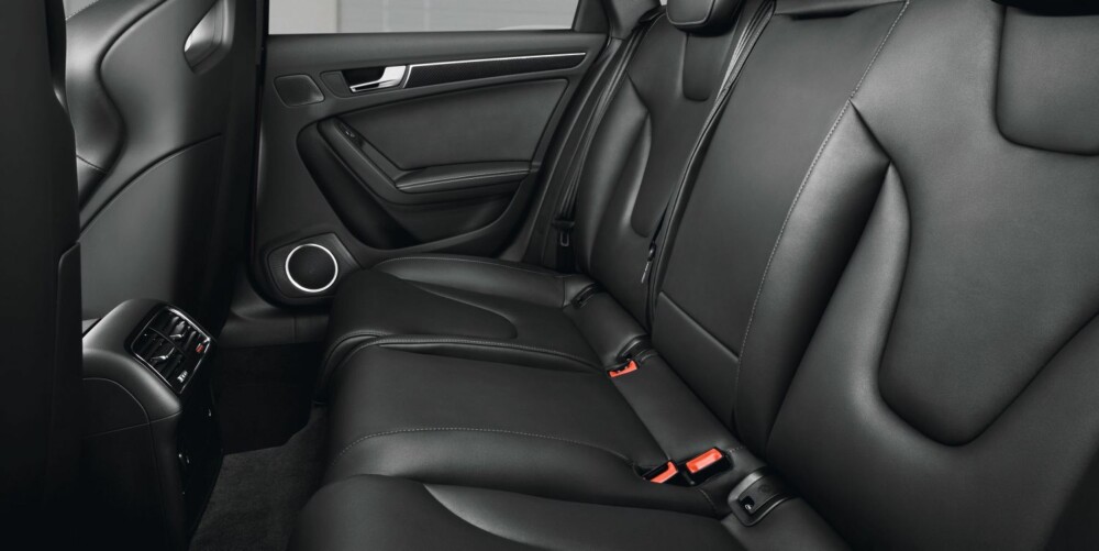 FAMILIEBIL: V8-er og 450 hk til tross, Audi RS4 Avant er en familiebil med Isofix og stort bagasjerom. FAMILIEBIL: V8-er og 450 hk til tross, Audi RS4 Avant er en familiebil med Isofix og stort bagasjerom.