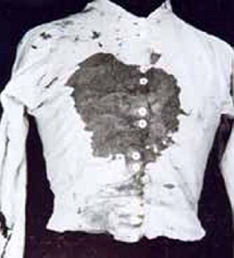 Rigmor Johnsens bluse var stenket av blod.