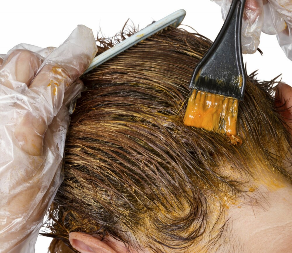 HJEMMEBLEKING: Ifølge hårfargeekspertene er hjemmebleking hverken enkelt eller å anbefale.