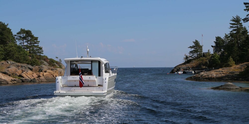 FERIE: Hvis Jeanneau NC 14 representerer noe av fremtiden for feriebåter, er det grunn til å glede seg over fremskrittene båtprodusentene har gjort. FOTO: Thomas Bjørnsen