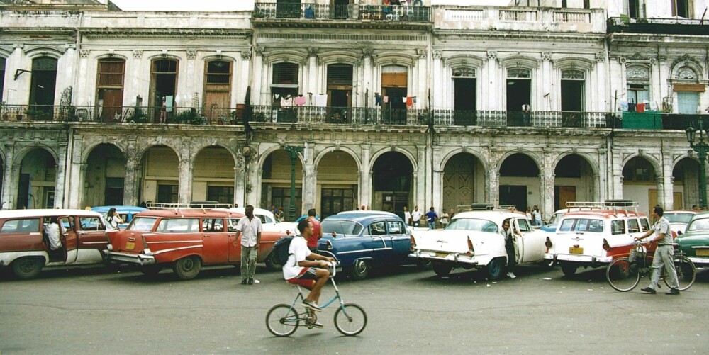 CUBA LIBRE: Cubas revolucion i internal combucion gir en ny dimencion. Pass på at du har autthorisacion for din operacion ellers blir det detencion.