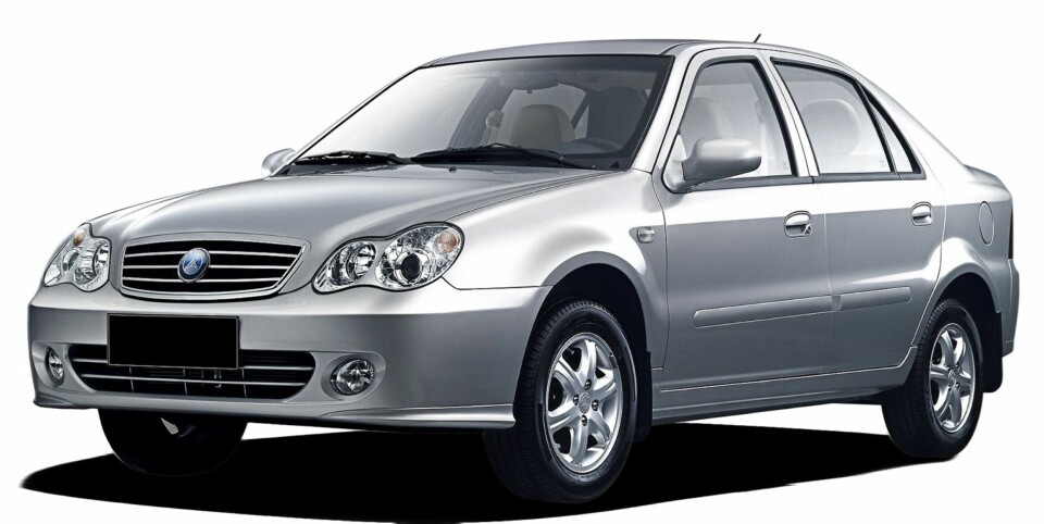 GEELY CK: Motor: 4 syl, 1,5-liter fra Toyota Effekt: 94 hk Moment: 127 Nm 0¿100 km/t: 12,5 sek Toppfart: 150 km/t Forbruk: 0,78 l/mil