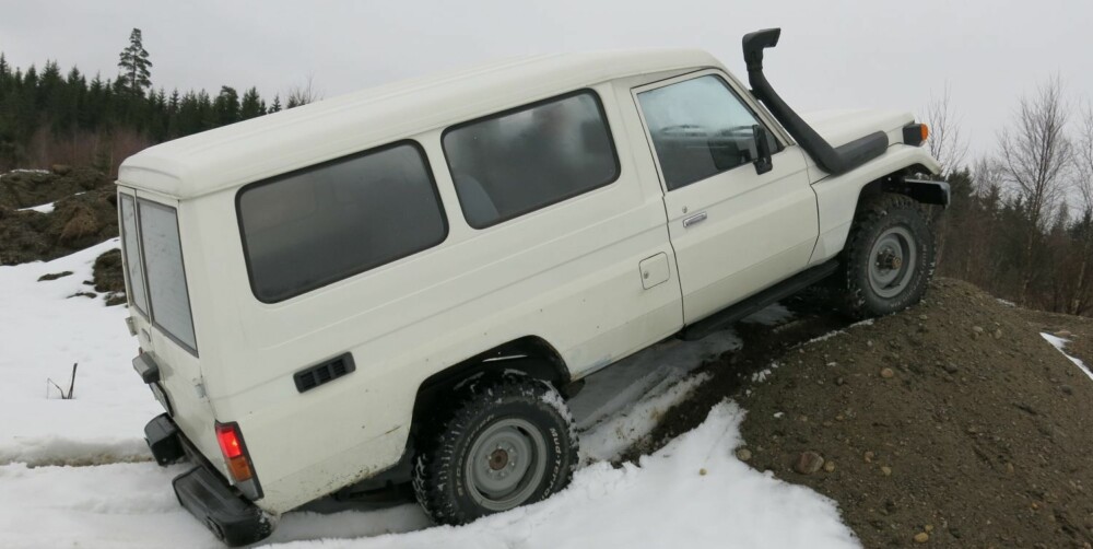 KOMMER FREM: Land Cruiser er kjent for sine terrengferdigheter. Dette er ingenting. FOTO: Martin Jansen