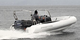 TOURING: Pioner 17 kommer i to varianter, her i Touring. Pioner er kjent for å bygge robuste båter med svært god stabilitet.