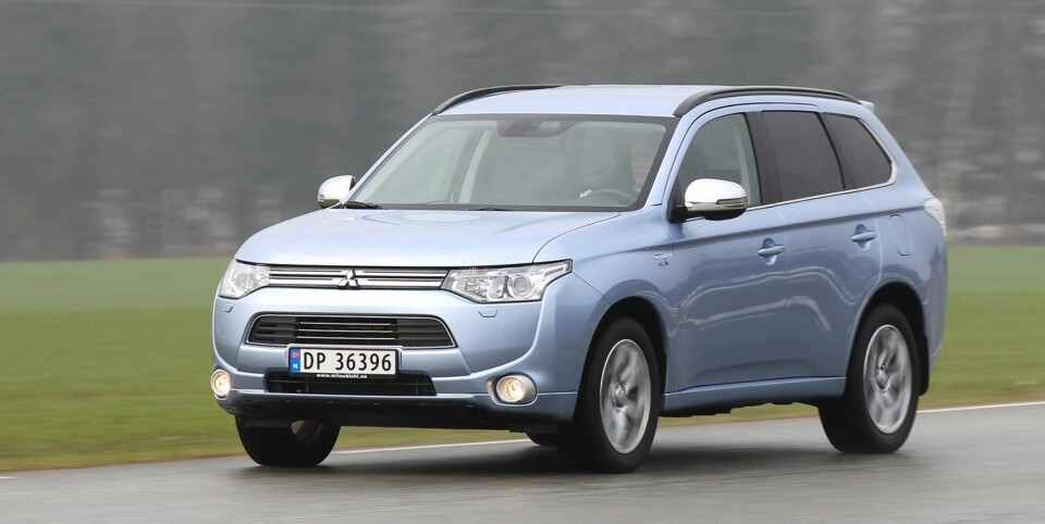 Mitsubishi Outlander PHEV  2014