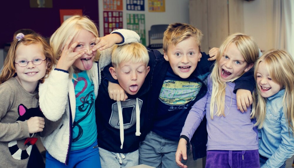 Elevene i 2C på Eiksmarka skole i Bærum var nysgjerrige på hvorfor vi lager grimaser. De forsket på det - og ble overrasket. Selv om klassen fikk noen andre svar enn de hadde trodd, var den aller største overraskelsen fra Forskningsrådet. Klassen fikk 10 000 kroner i premie. Foto: Nadia Frantsen