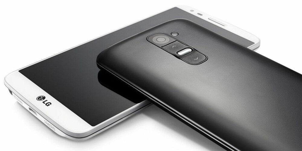 BAKTASTER: LG G2 var en bra mobil når den kom, og er fortsatt bra. Selv om det er uvant at alle fysiske knapper sitter midt bakpå telefonen.