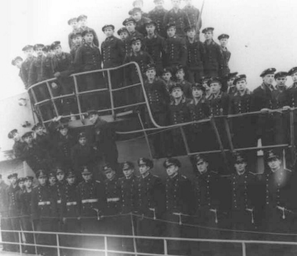 Et av få bilder av mannskapet på U-864. Her er samling før avreisen til Penang.
