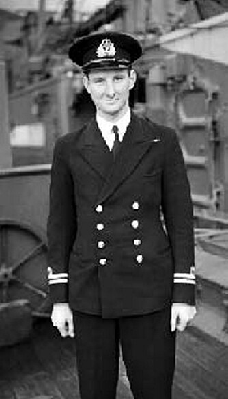 James Launders var fartøysjef på HMS Venturer og den første til å senke en neddykket ubåt fra en neddykket ubåt. Høsten 1944 senket han også den tyske u-båten U-771 utenfor Andenes.