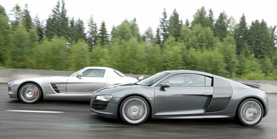 SLS RASKEST: Den bakhjulsdrevne SLS er klart raskere enn R8 i mellomakselerasjonen.