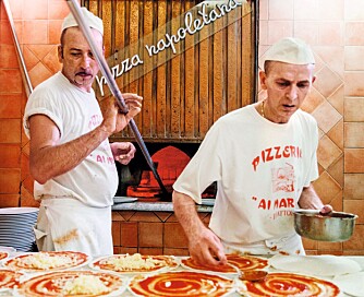 Ekte italiensk pizza fra Pizzeria Ai Marmi - Romas beste, ifølge reisebokforfatter Anders Hornslien.