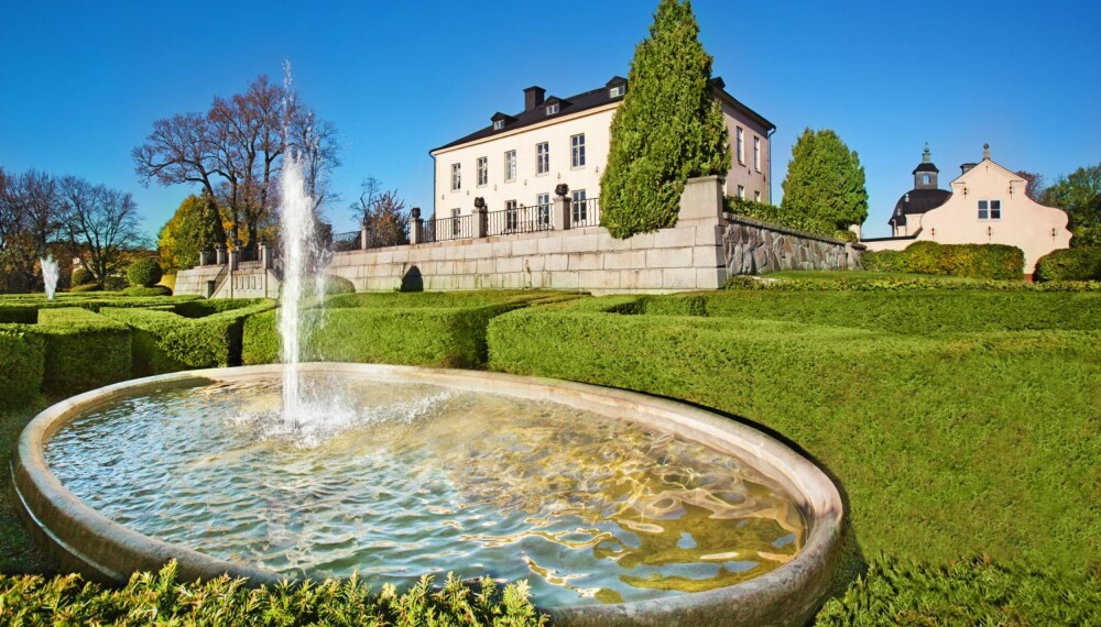 GRØNNE OMGIVELSER: Landlige Hesselby Slott ligger rett utenfor Stockholm.