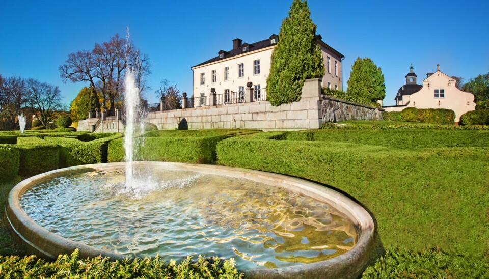 GRØNNE OMGIVELSER: Landlige Hesselby Slott ligger rett utenfor Stockholm.