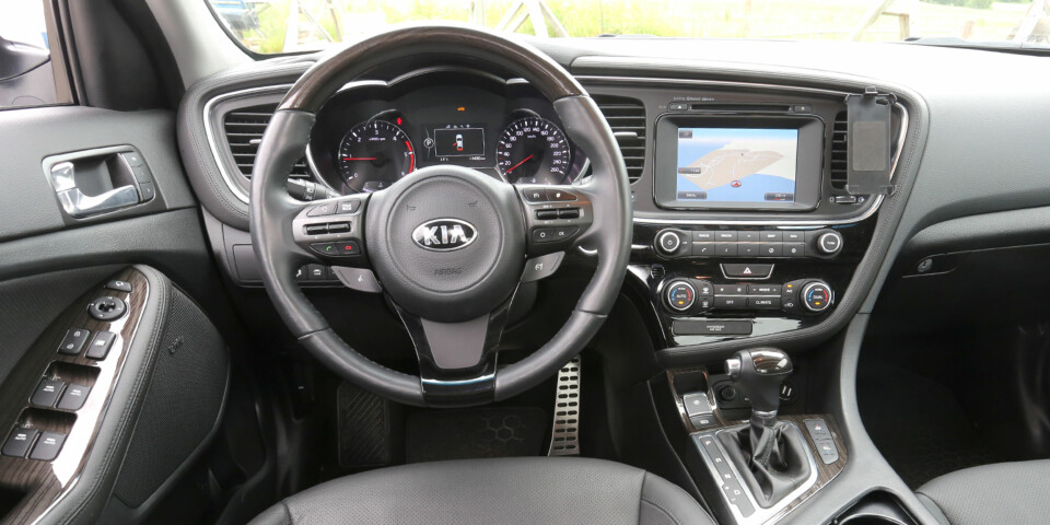 BRA STANDARD: De nye Kia-modellene har attraktive førermiljø. Kia Optima er ikke noe unntak.