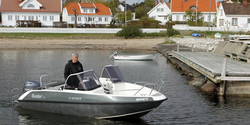 GLASSFIBER: Triveligere følelse om bord er et av hovedargumentene for å lage aluminiumsbåt med glassfiber i innredningen. FOTO: Petter Handeland