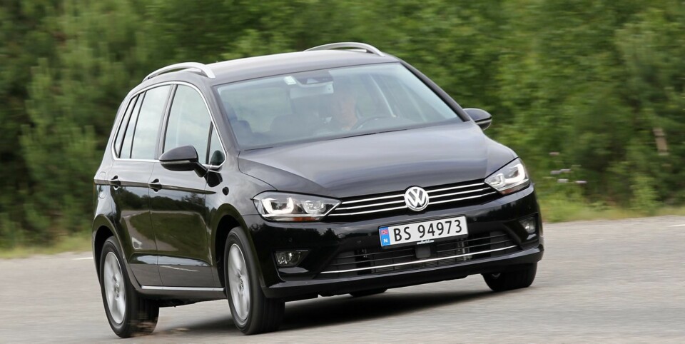 KJØRER FINT: Sportsvan er ikke så sportslig som navnet antyder, men er lettkjørt og har trygge kjøreegenskaper.