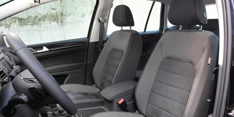 I HØYDEN: Sportsvan er bilen for deg som liker en høy og oversiktlig sittestilling. Her setter du deg rett inn, ikke ned og inn.