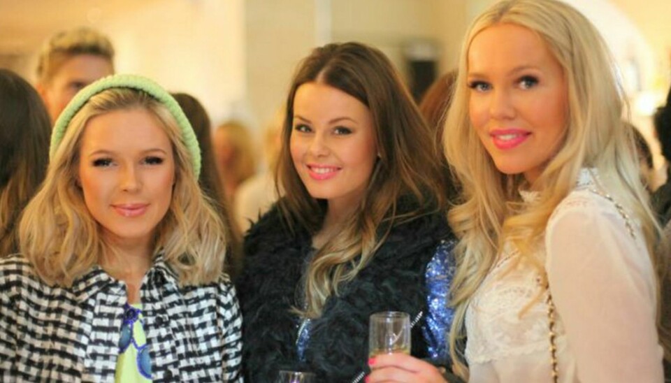 BLOGGERE: Tre blide bloggere på Nåløyet. Ulrikke Lund til venstre, Nette Nestea (Annette Haga) i midten og Cath in the City (Cathrine Heienberg) til høyre.