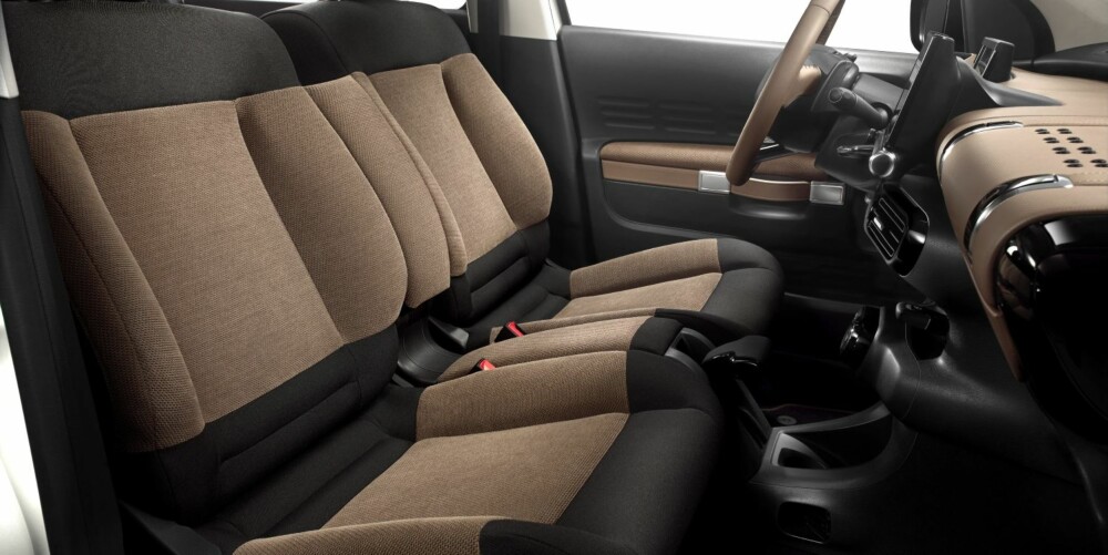SOFA: Det er bare bilene med automatgir som får den mye omtalte «sofaen» foran. FOTO: Citroën SOFA: Det er bare bilene med automatgir som får den mye omtalte «sofaen» foran. FOTO: Citroën