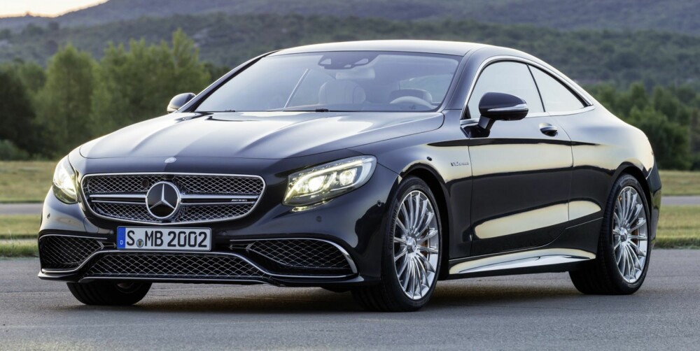 OVERFLØDIGHETSHORN: Du kan også få en S 65 AMG Coupe med V12-er som yter 630 hk og 1000 Nm.