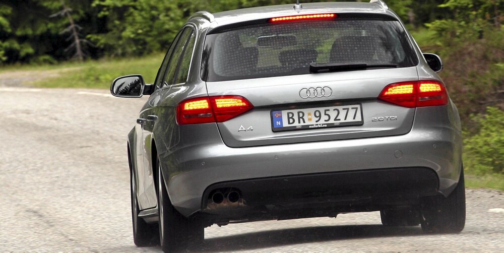 ELEGANT: Audi A4 Avant er en stram kar, både i utseende og oppførsel. At sportslig utseende er prioritert foran plass ser en blant annet på vinkelen på sidevinduene. ELEGANT: Audi A4 Avant er en stram kar, både i utseende og oppførsel. At sportslig utseende er prioritert foran plass ser en blant annet på vinkelen på sidevinduene.