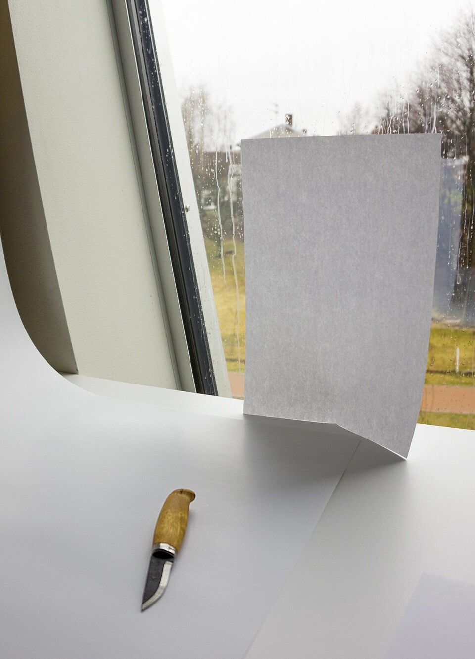 BLØTERE LYS: Er det sterkt solskinn kan et papir eller et tynt tøystykke bidra til å gjøre lyset bløtere.