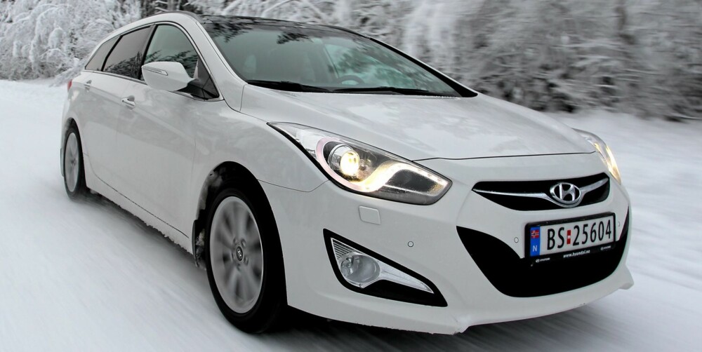 FJERNLYS: Hyundai i40 scorer dårlig på fjernlys. Da vi testet i40 bemerket vi at fjernlysene var elendige.