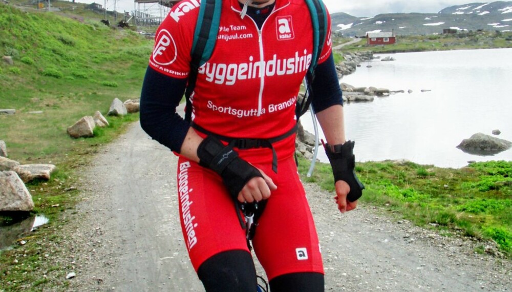 PRØVDE NOE NYTT: Kjetil Juul Pedersen har like gjerne syklet Rallarvegen på ett hjul.