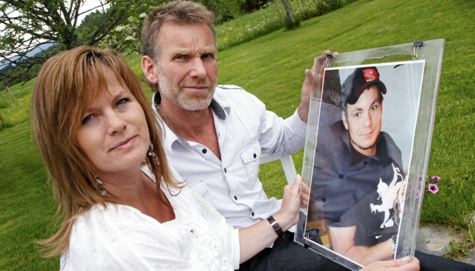 STÅR SAMMEN: Midt i sjokket og sorgen etter tapet av sønnen Benjamin er det viktig for Unni og Håkon å forsøke å gjøre noe som
skaper en mening i tilværelsen. (Foto: Britt Krogsvold Andersen)