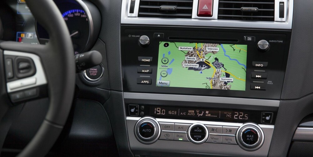 BEDRE BETJENING: Subaru Outback har en mer moderne utforming av dashbordet.