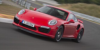 SOM ET LYN: Det er bare på bane du virkelig kan føle Porsche 911 Turbo på tennene. Kapasiteten i akselerasjon, bremsing og veigrep ligger på ypperste i nivå.
