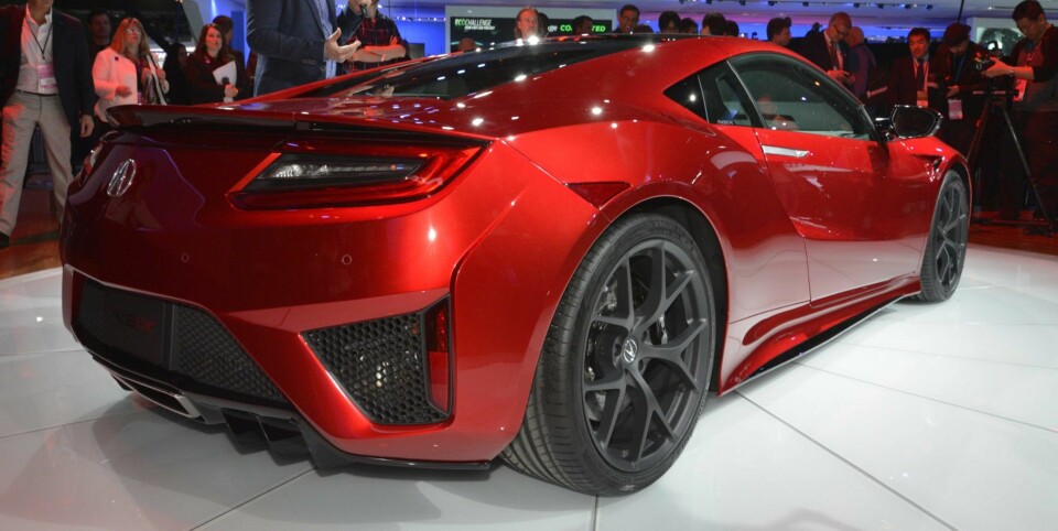 DETROIT: Honda NSX (Acura NSX i USA) ble avduket på bilutstillingen i Detroit. FOTO: Honda
