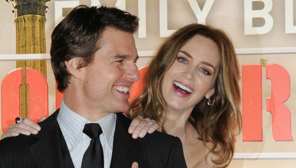 FORSKJELLSBEHANDLING: Tom Cruise (52) holder seg absolutt godt, men hvorfor kan ikke motskuespilleren hans, av det motsatte kjønn, være nærmere i alder? Her med Emily Blunt (31) i forbindelse med deres nye film, "Edge Of Tomorrow". 