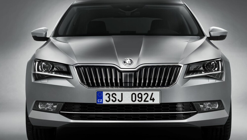 FORVANDLING: På få år har Skoda gått fra å lage nitriste østeuropabiler til å bygge modeller som slår an også i noen av verdens rikeste land. Skoda bygde 700.000 eksemplarer av de to forrige generasjonene av Superb. Med den nye er planen å kapre enda større andeler av markedet for store familiebiler. FOTO: Skoda FORVANDLING: På få år har Skoda gått fra å lage nitriste østeuropabiler til å bygge modeller som slår an også i noen av verdens rikeste land. Skoda bygde 700.000 eksemplarer av de to forrige generasjonene av Superb. Med den nye er planen å kapre enda større andeler av markedet for store familiebiler. FOTO: Skoda