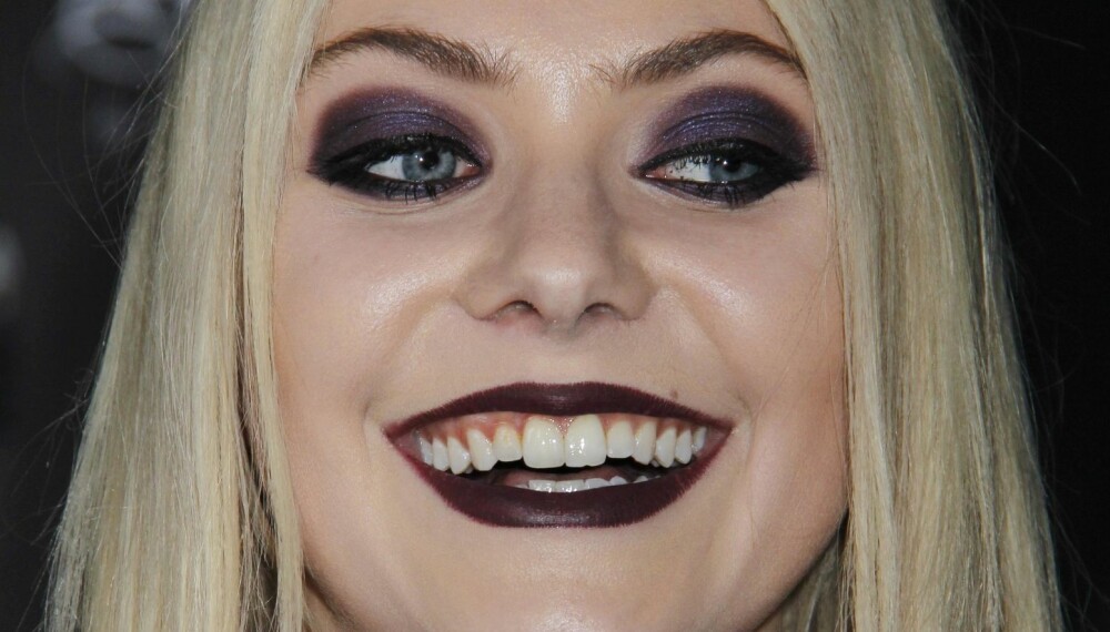 FREM MED VÅTSERVIETTENE: Taylor Momsen, kjent fra Gossip Girl, har visst en musikkarriere, men ærlig talt får vi bare lyst til å finne frem våtserviettene - eller i det minste svinge med pudderkosten, når vi ser dette bildet. FREM MED VÅTSERVIETTENE: Taylor Momsen, kjent fra Gossip Girl, har visst en musikkarriere, men ærlig talt får vi bare lyst til å finne frem våtserviettene - eller i det minste svinge med pudderkosten, når vi ser dette bildet.
